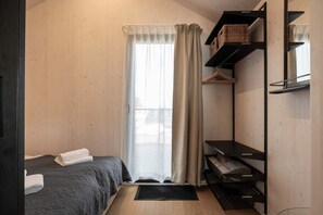 WiFi, bed sheets