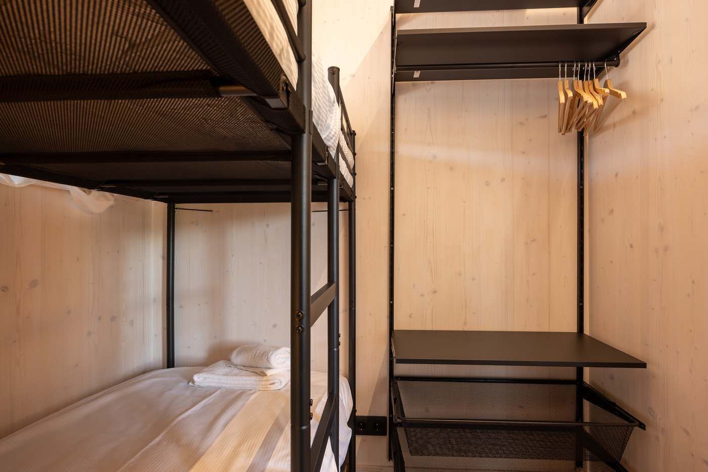 WiFi, bed sheets