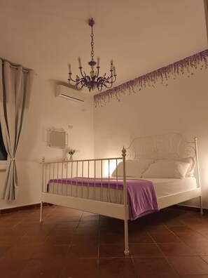 Room - Taranto apartment with courtyard (Taranto)