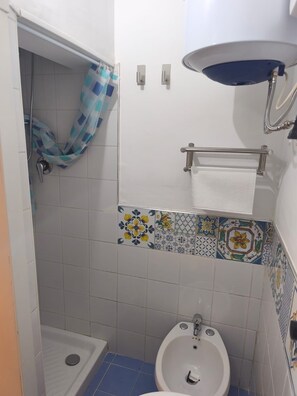 Bathroom - Vrbo Property (Taranto)