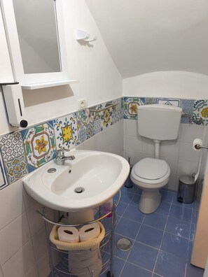 Bathroom - Vrbo Property (Taranto)