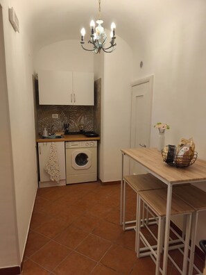 Private kitchen - Vrbo Property (Taranto)