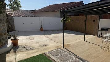 House, 2 Bedrooms | Outdoor dining