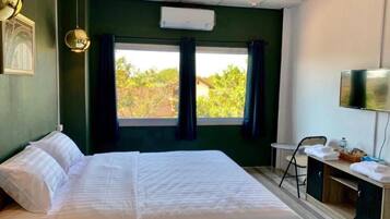 Blackout curtains, soundproofing, free WiFi