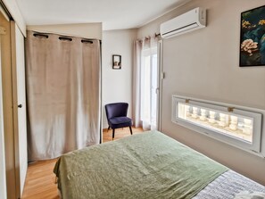 Bügeleisen/Bügelbrett, Reisekinderbett, kostenloses WLAN