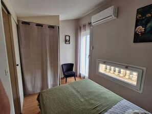 Fer et planche à repasser, lit parapluie, Wi-Fi gratuit