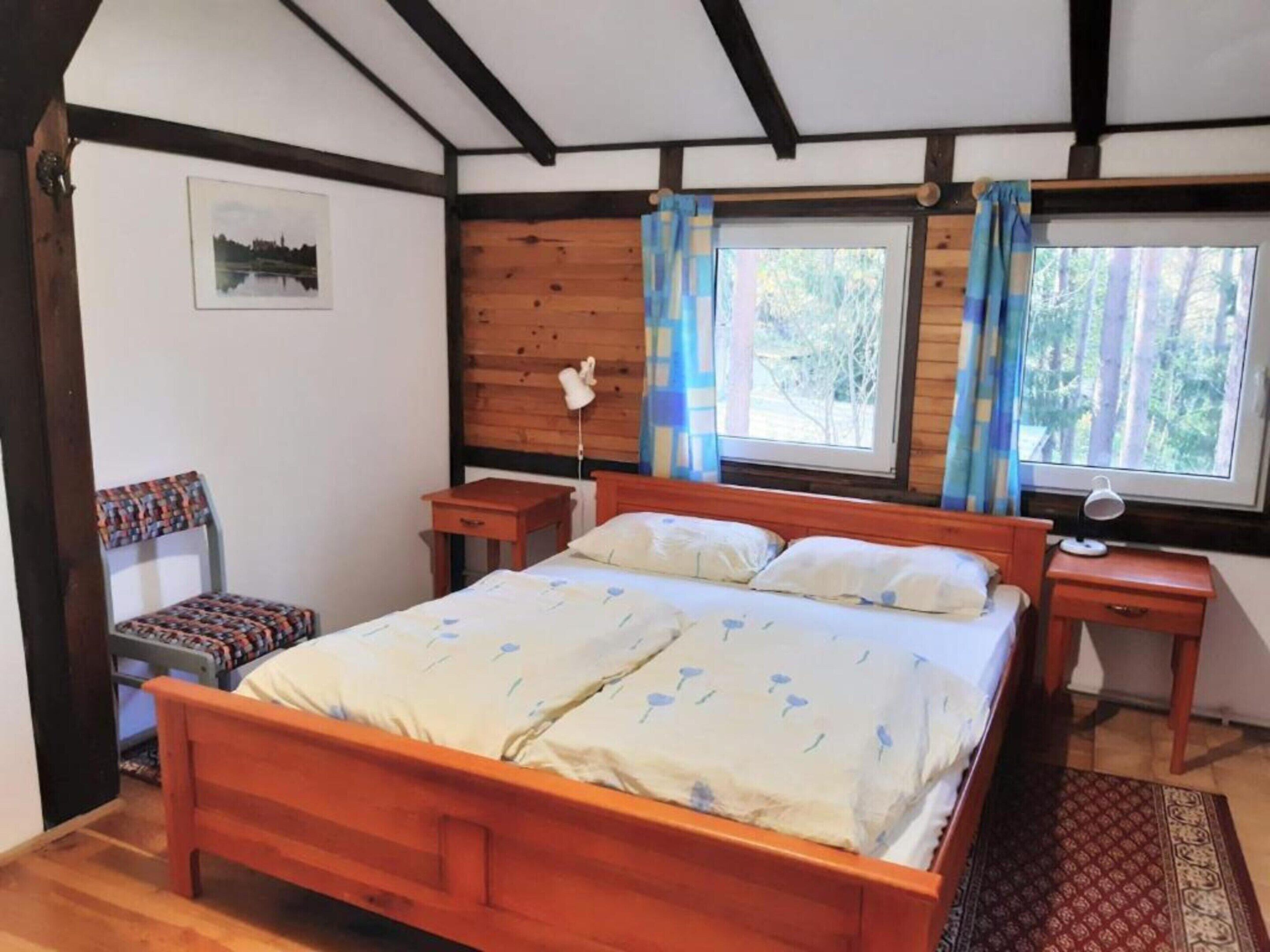 House | 6 bedrooms, iron/ironing board, individually furnished, bed sheets