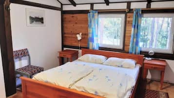House | 6 bedrooms, iron/ironing board, individually furnished, bed sheets