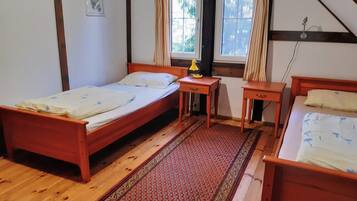 6 bedrooms, individually furnished, iron/ironing board, bed sheets