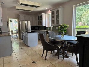 Fridge, microwave, oven, stovetop - 4BR Plano Home with Pool & Backyard Oasis (Plano)