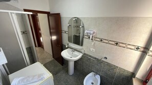 Bathroom - Vrbo Property (Reggio Calabria)