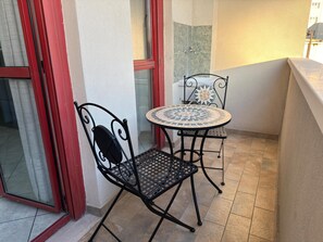 Outdoor dining - Vrbo Property (Reggio Calabria)