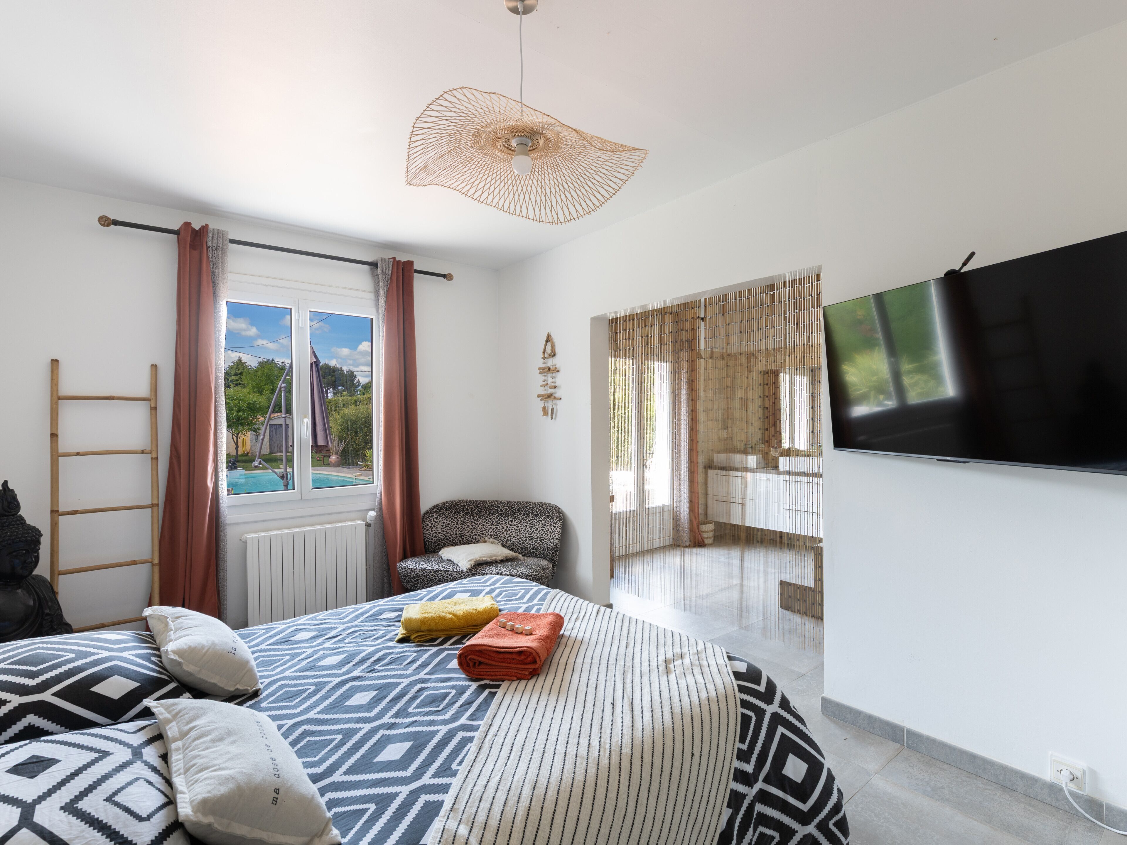 5 chambres, fer et planche à repasser, Wi-Fi, draps fournis