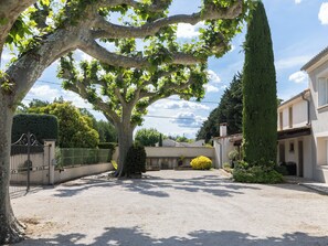 Property grounds - Lou Cigalon • Peaceful villa with pool (L'Isle-sur-la-Sorgue)