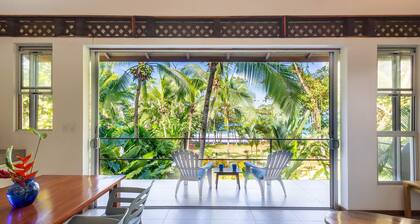 Location A+! Beachfront & Ocean View A/C 2nd fl.