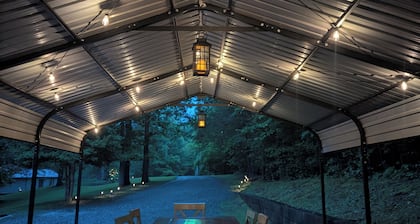 Newly Furnished-Game Room-Deck-Patio-Fire Pit-Outdoor Dining-Two Minutes to WCU