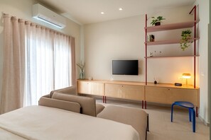 Room - Cozy studio by MelAngelo A - Walk to Piraeus Port (Pireas)
