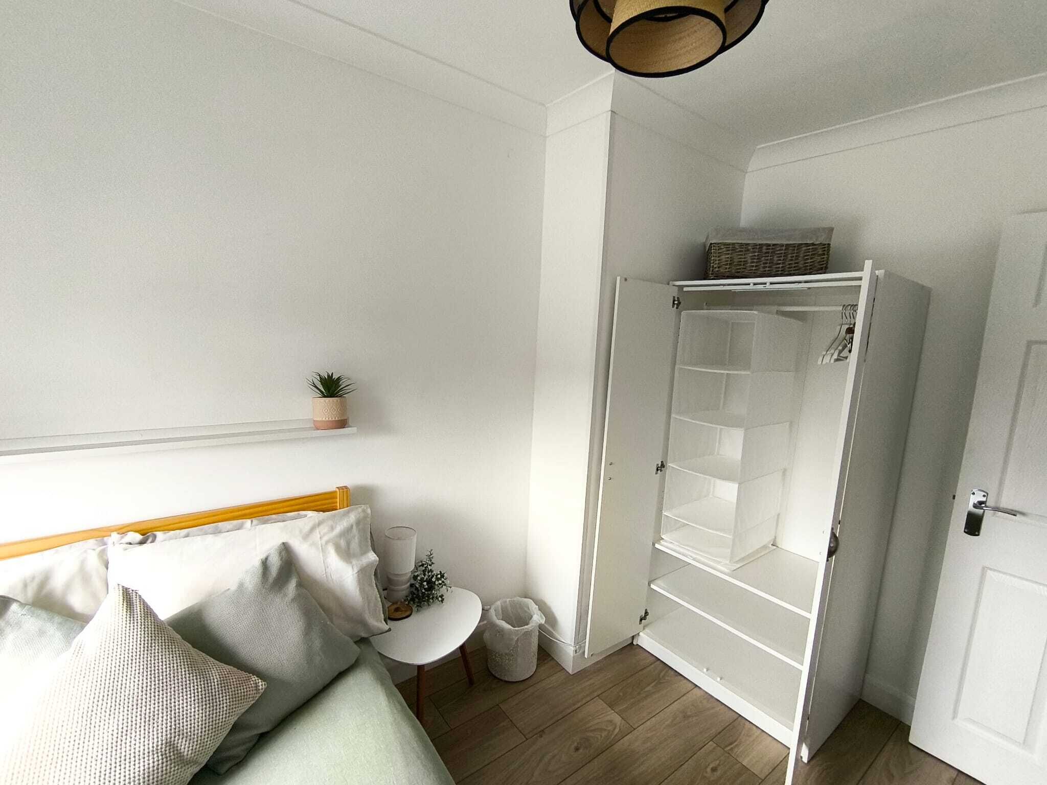3 bedrooms, iron/ironing board, travel crib, WiFi (free)