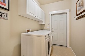Interior - Marvelous 3-bedroom house with AC in Port Orchard located minutes from Wye Lake. (Port Orchard)