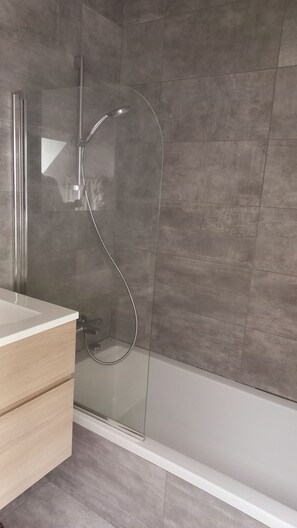 Bathroom - Vrbo Property (Ambon)