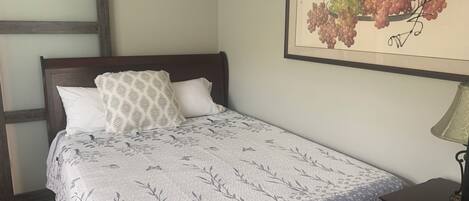 Iron/ironing board, free WiFi, bed sheets