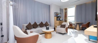 โรงแรม เซเว่นคราวน์ ทาเลีย