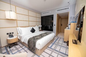 Economy Double or Twin Room | In-room safe, blackout drapes, soundproofing, free WiFi - 7Crown Tahliah Hotel (Riyadh)