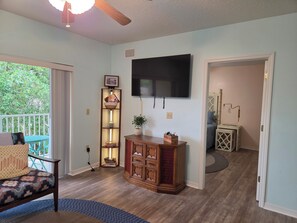 Living area - Cozy Retreat! 2-bedroom apartment in Daytona Beach (Daytona Beach)