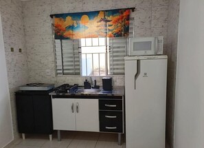Fridge, microwave, stovetop, blender - Japanese-themed apartment, 50m2, with parking space, near Arena NEO Química and Hospital ST Marcelina. (São Paulo)