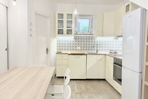 Fridge, dishwasher - M463 – Marcelli, one-bedroom apartment with courtyard (Numana)