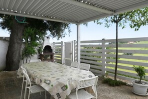 Outdoor dining - M463 – Marcelli, one-bedroom apartment with courtyard (Numana)