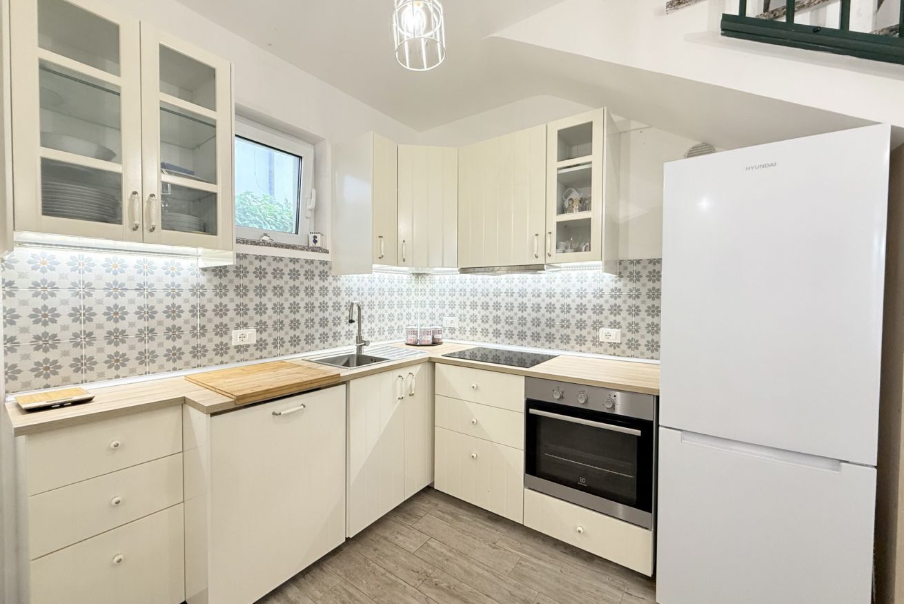 Fridge, dishwasher