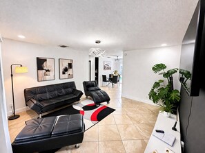 Smart TV - TruImageStay 3-bedroom house in Ft Lauderdale 9min from Fort Lauderdale Airport (Fort Lauderdale)
