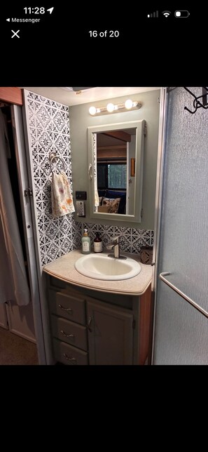 Shower, towels, soap, toilet paper - Your escape from reality starts here!! (Lynch Station)
