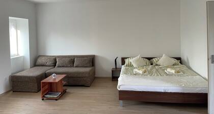 KaposvĂĄr belvĂĄrosĂĄtĂłl 1km-re teljesen felĂșjĂtott, igĂ©nyes, 3 csillagos apartman