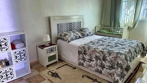 Iron/ironing board, free WiFi, bed sheets, wheelchair access - Modern apartment with terrace, near beach and Melilla border (Beni Ensar I Aït Nsar)