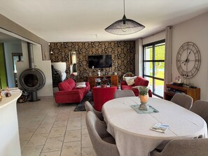 Dining - LOCATION de Vacances proche VANNES House with swimming pool, 3 Bedrooms, sleeps 9 (Saint-Avé)
