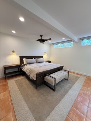 2 Schlafzimmer, Zimmersafe, Schreibtisch, Bügeleisen/Bügelbrett