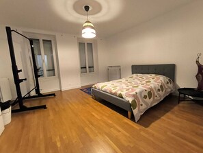 Room - Vrbo Property (Éguzon-Chantôme)