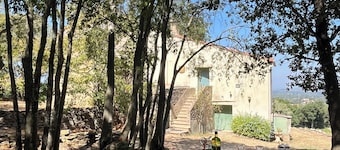 A unique Catalan farmhouse. A peaceful retreat for your vacation. Pets allowed.