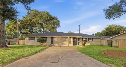 Family-Friendly 3BR/2BA Rental in Nederland