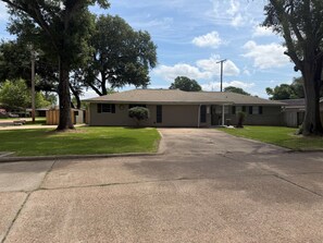 Exterior - Family-Friendly 3BR/2BA Rental in Nederland (nederland)