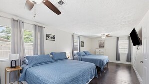 Unclassified image, 2 of 27, button - Family-Friendly 3BR/2BA Rental in Nederland (nederland)