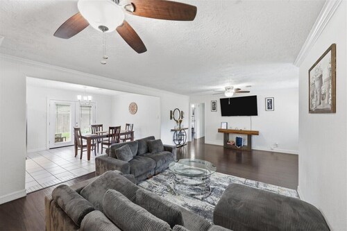 Family-Friendly 3BR/2BA Rental in Nederland