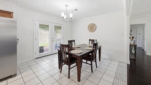 Unclassified image, 5 of 27, button - Family-Friendly 3BR/2BA Rental in Nederland (nederland)