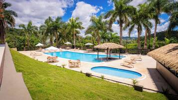 2 outdoor pools