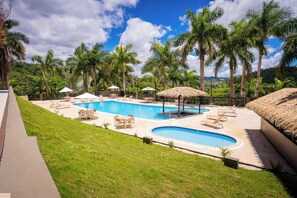 2 outdoor pools