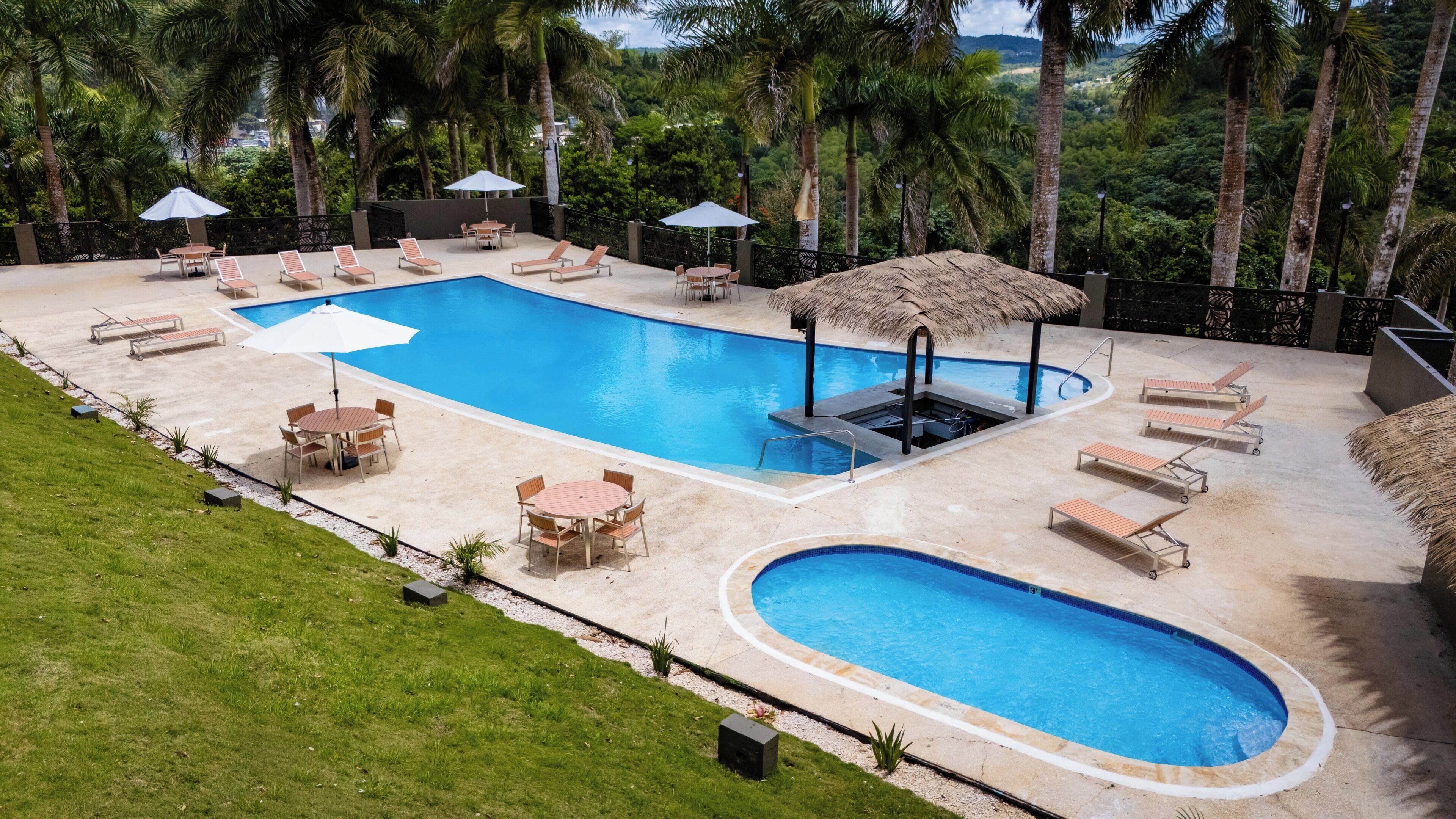2 outdoor pools