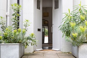 Exterior detail - Lantern House - Historic Coastal Retreat with Hot tub, Sea Views & Garden (Torquay)