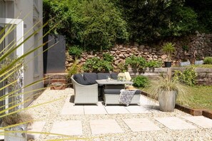 Outdoor dining - Lantern House (Torquay)
